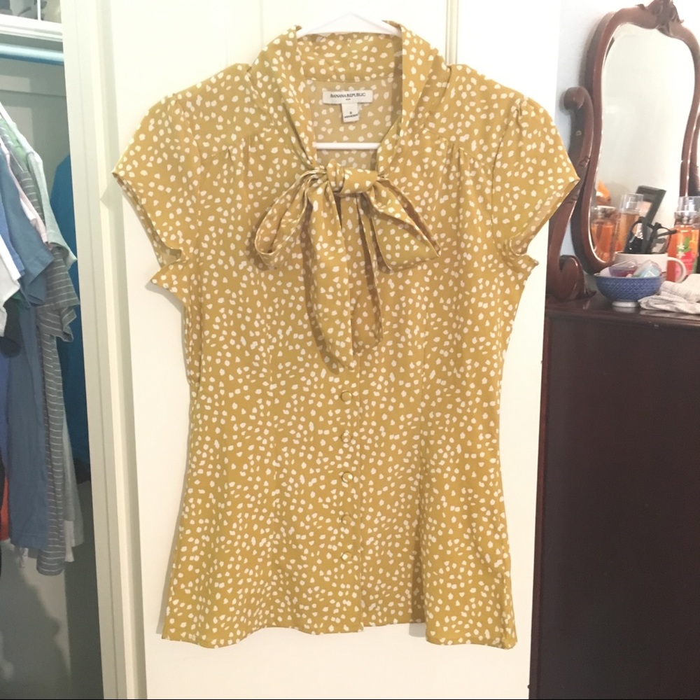 🥳 Mustard Yellow BANANA REPUBLIC Tie Neck Blouse